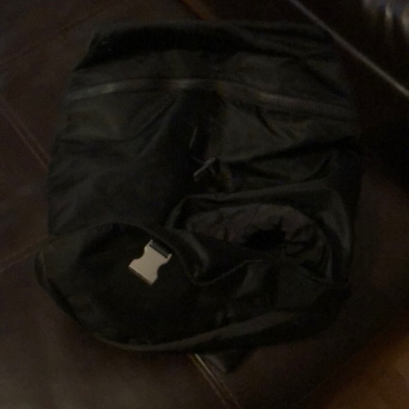 Lululemon Backpack - with a sweat compartment - Picture 2 of 6